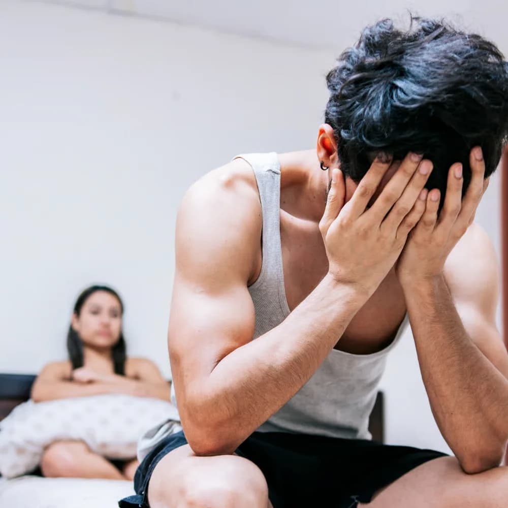 Hombre preocupado pensando en su rendimiento